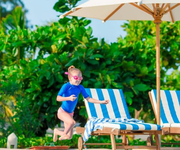 Quel garde-corps choisir pour votre piscine extérieure ?